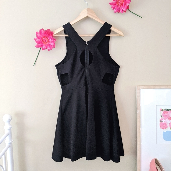 BLUENOTES jet black flowy asymmetrical hem dress - Picture 5 of 9
